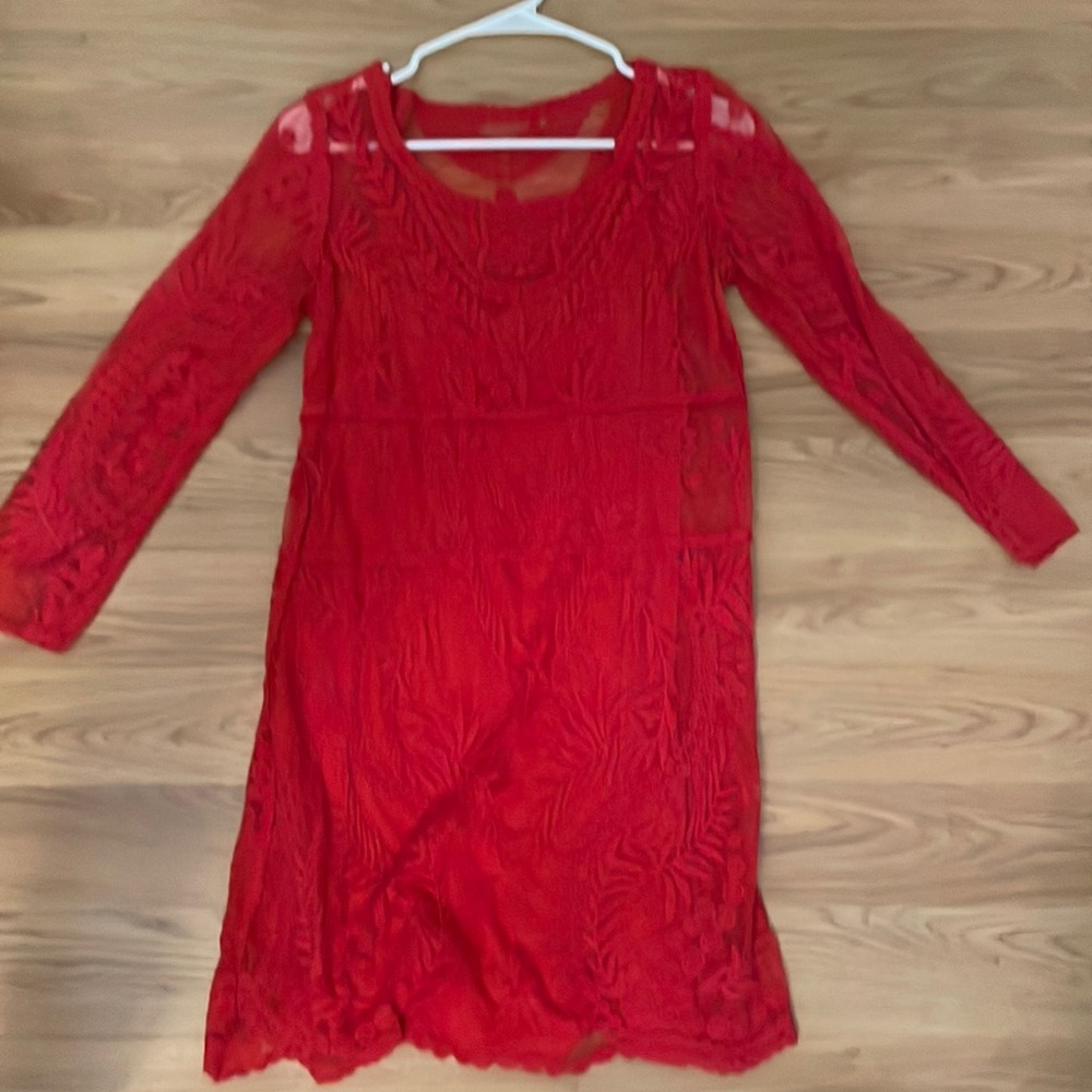 Worn once to a corporate Holiday event, perfect holiday red!